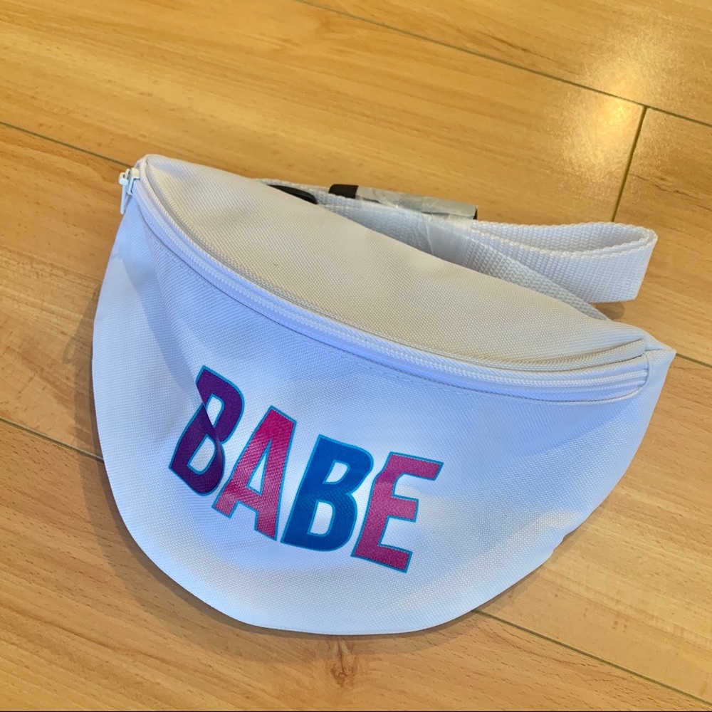 BABE retro white 90’s style fanny pack, waist pack